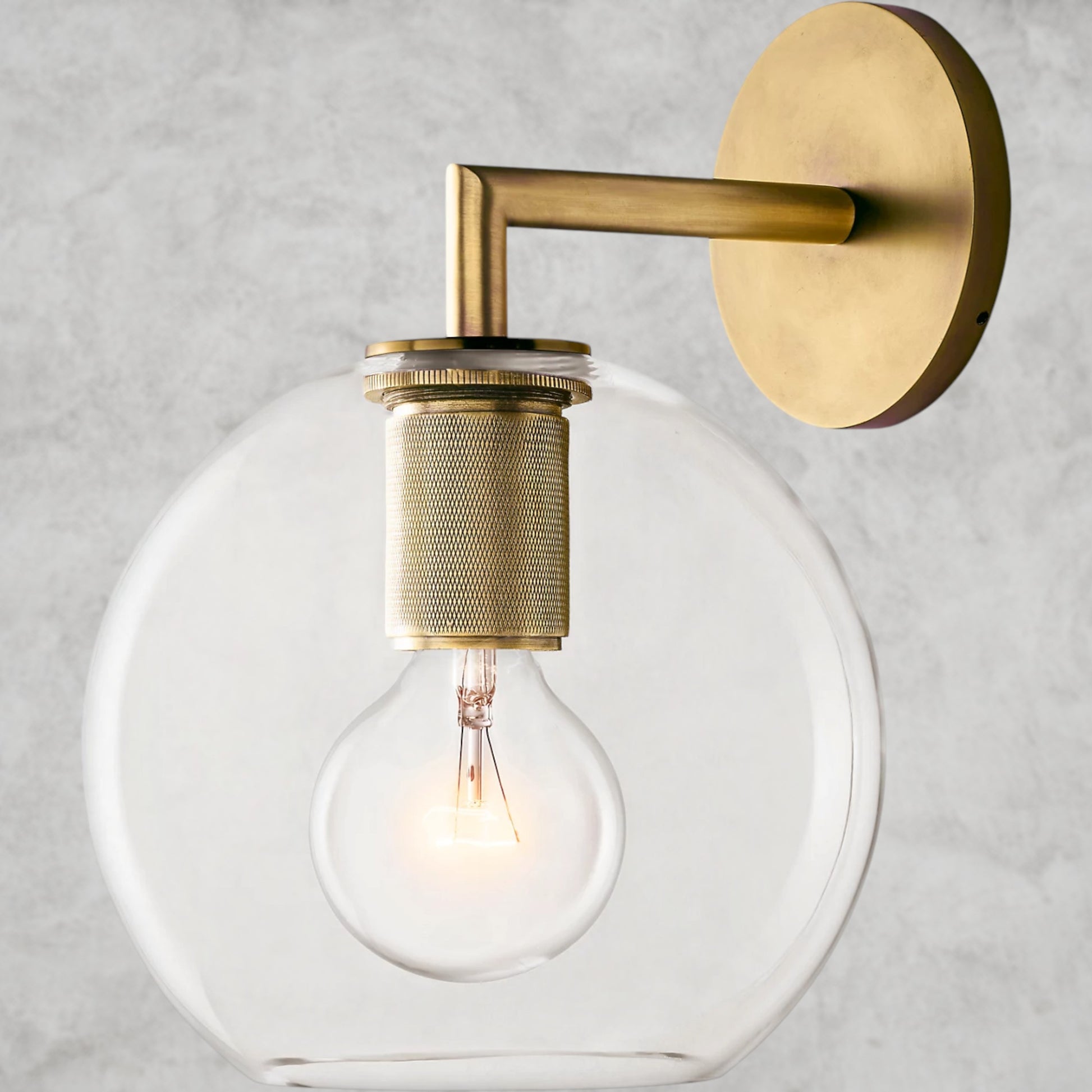 Utilitaire Globe Shade Sconce