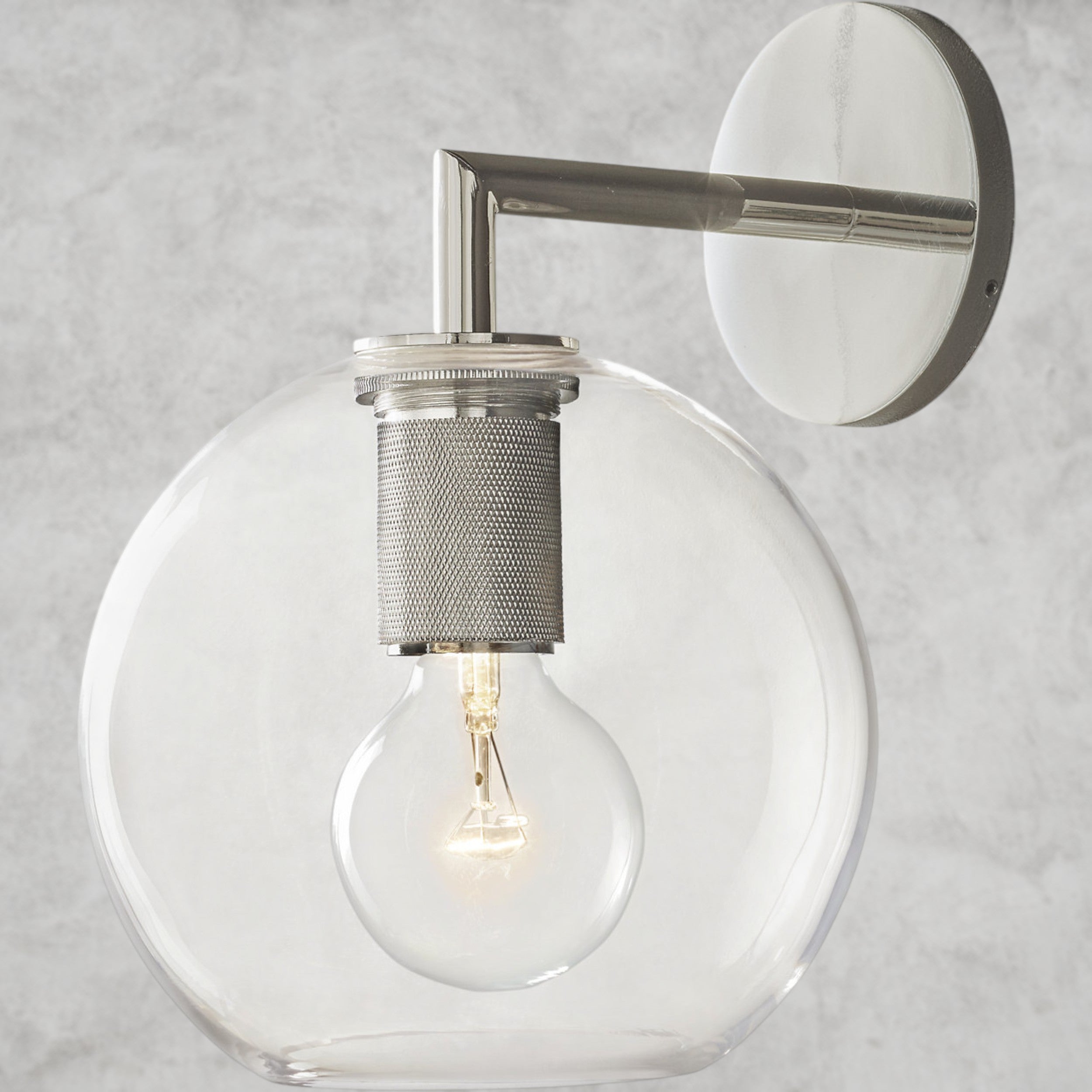 Utilitaire Globe Shade Sconce