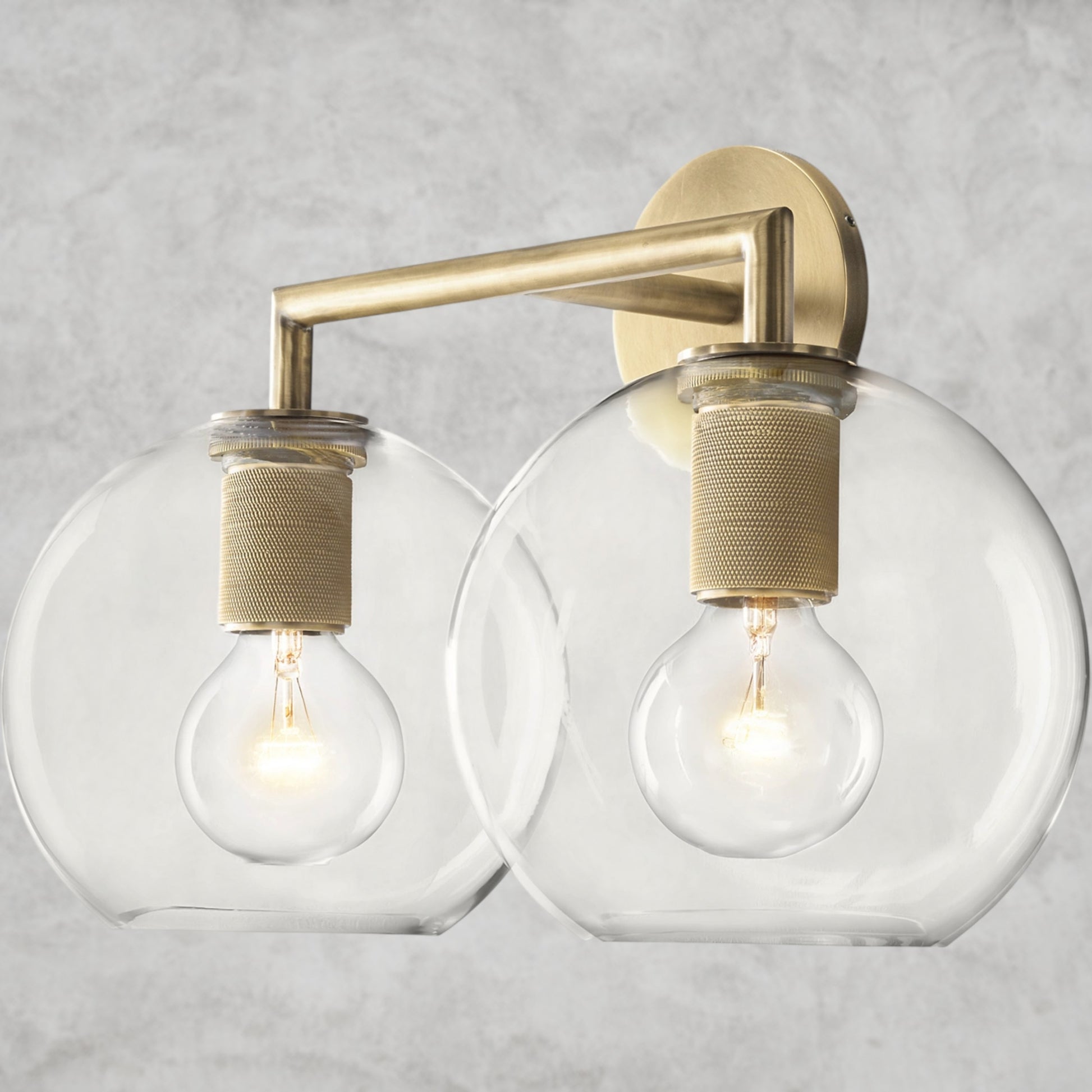 Utilitaire Globe Shade Double Sconce
